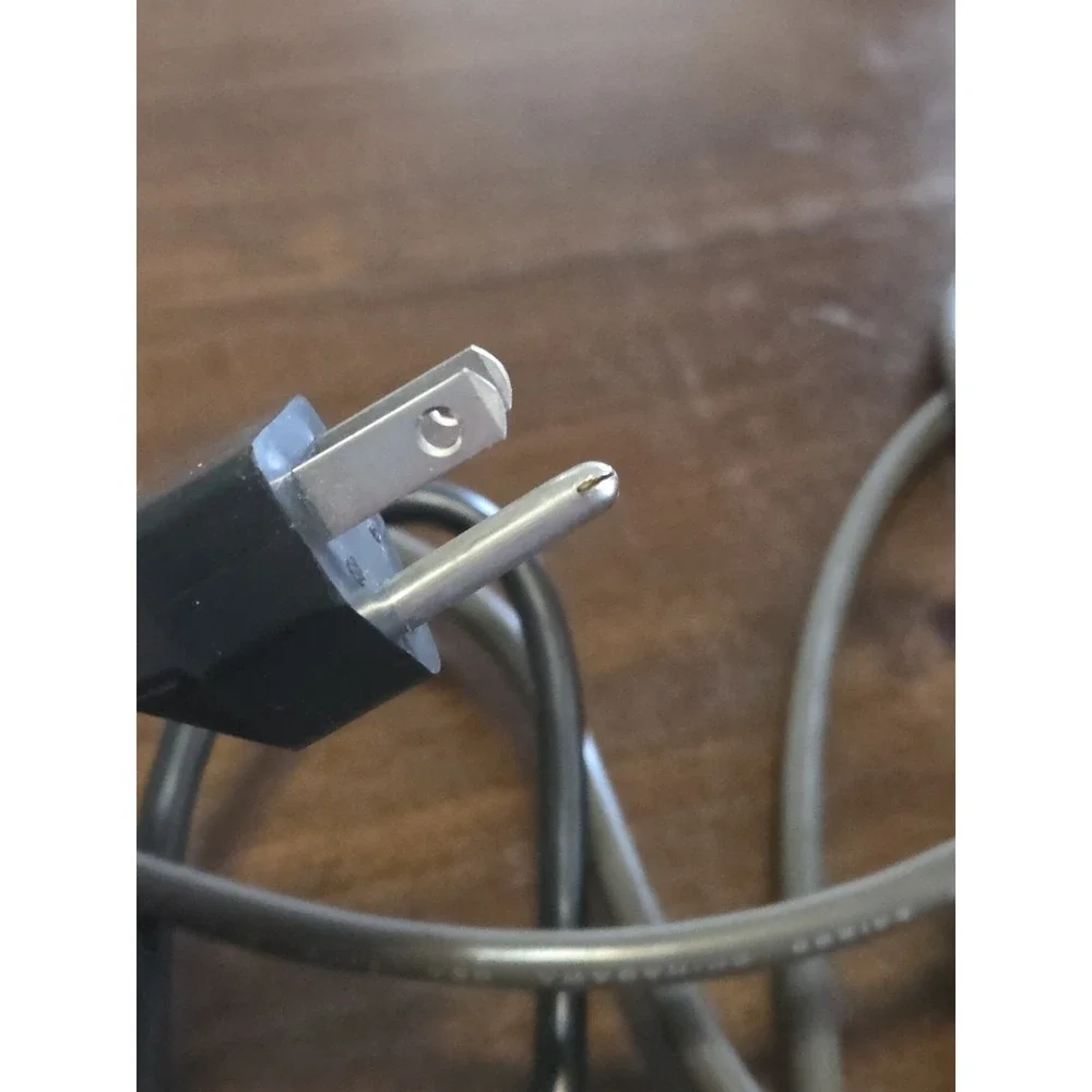 IEC 60320 C13 connector, often called a kettle lead or computer power cord, 2